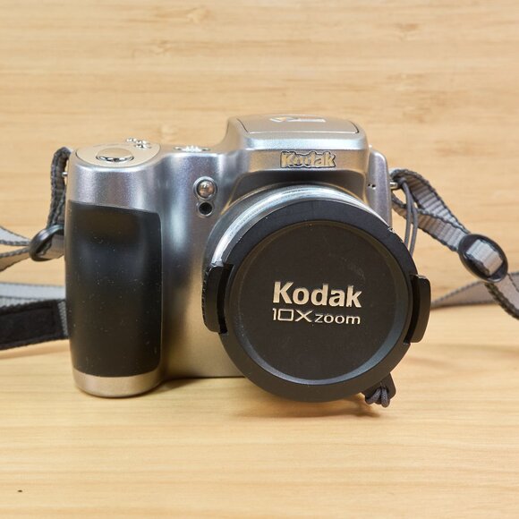 Kodak Easyshare Z740 5 MP Digital Camera, 10x Optical Zoom - Picture 2 of 8